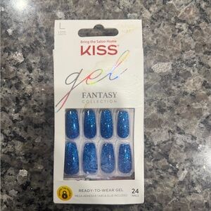 KISS Gel Fantasy Sparkling Blue Nails